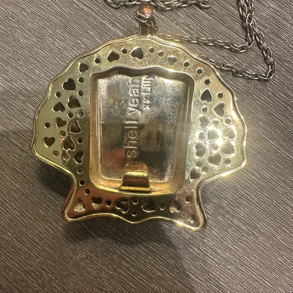 Lilly Pulitzer Shell Yeah Necklace With Hidden Bottle Opener - Picture 4 of 4